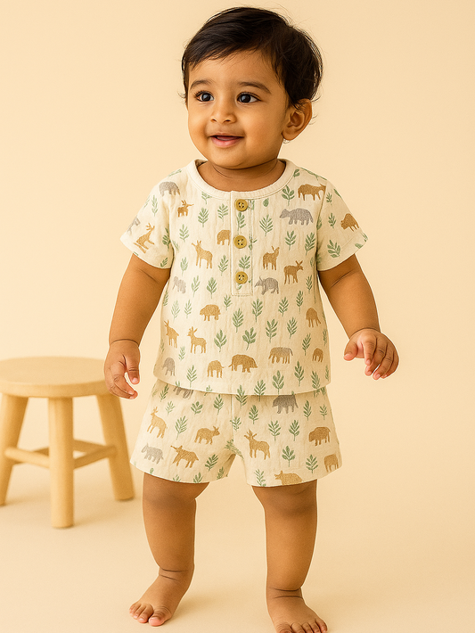 Boy short-sleeve shirt and shorts set with animal prints