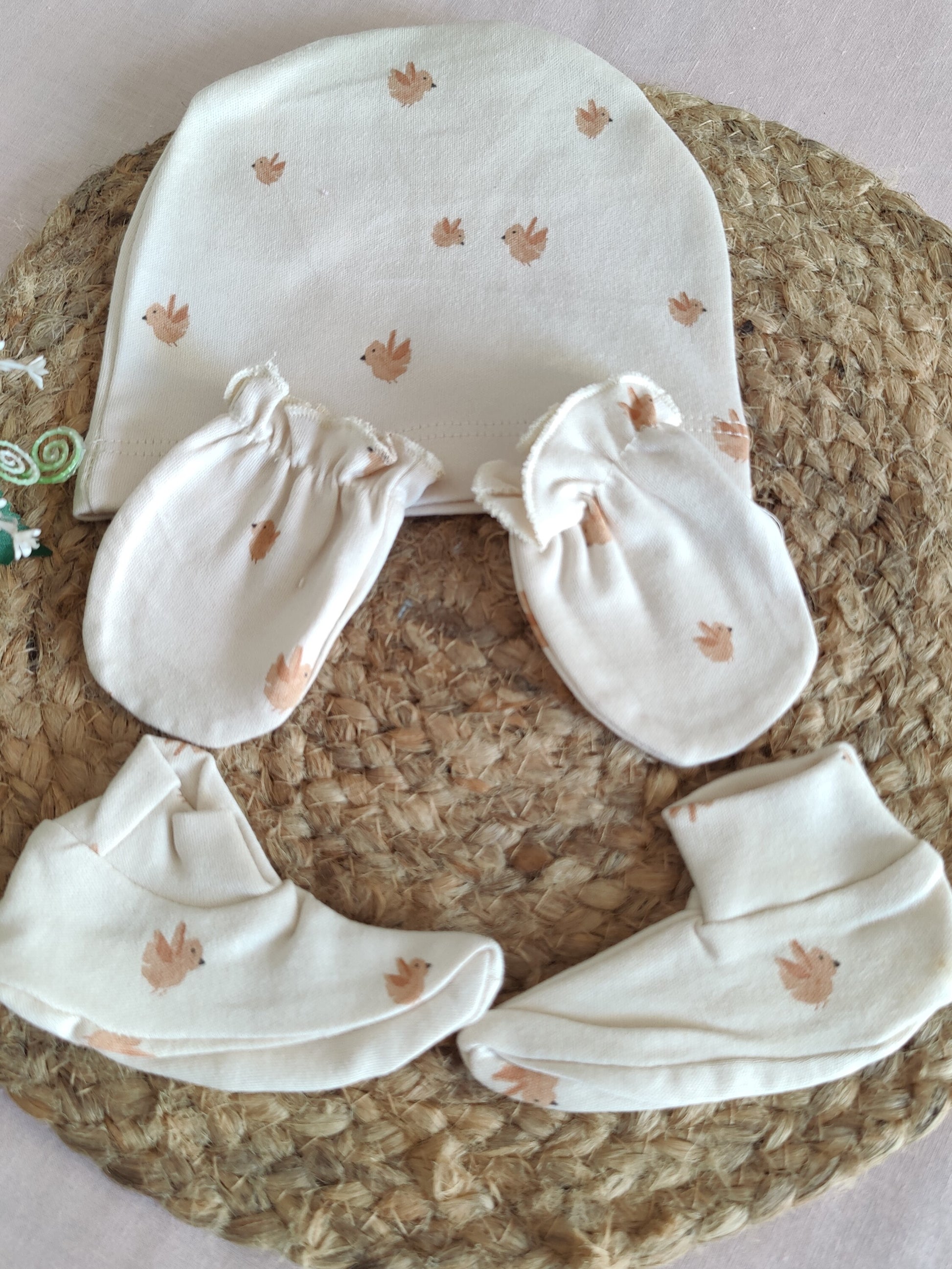 Organic cotton baby cap, mittens & booties