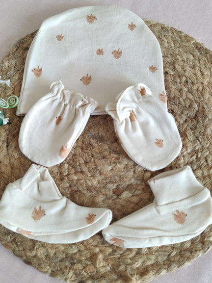 Organic cotton baby cap, mittens & booties
