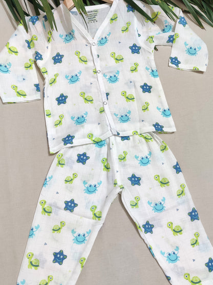 Children's pajama set with crab 