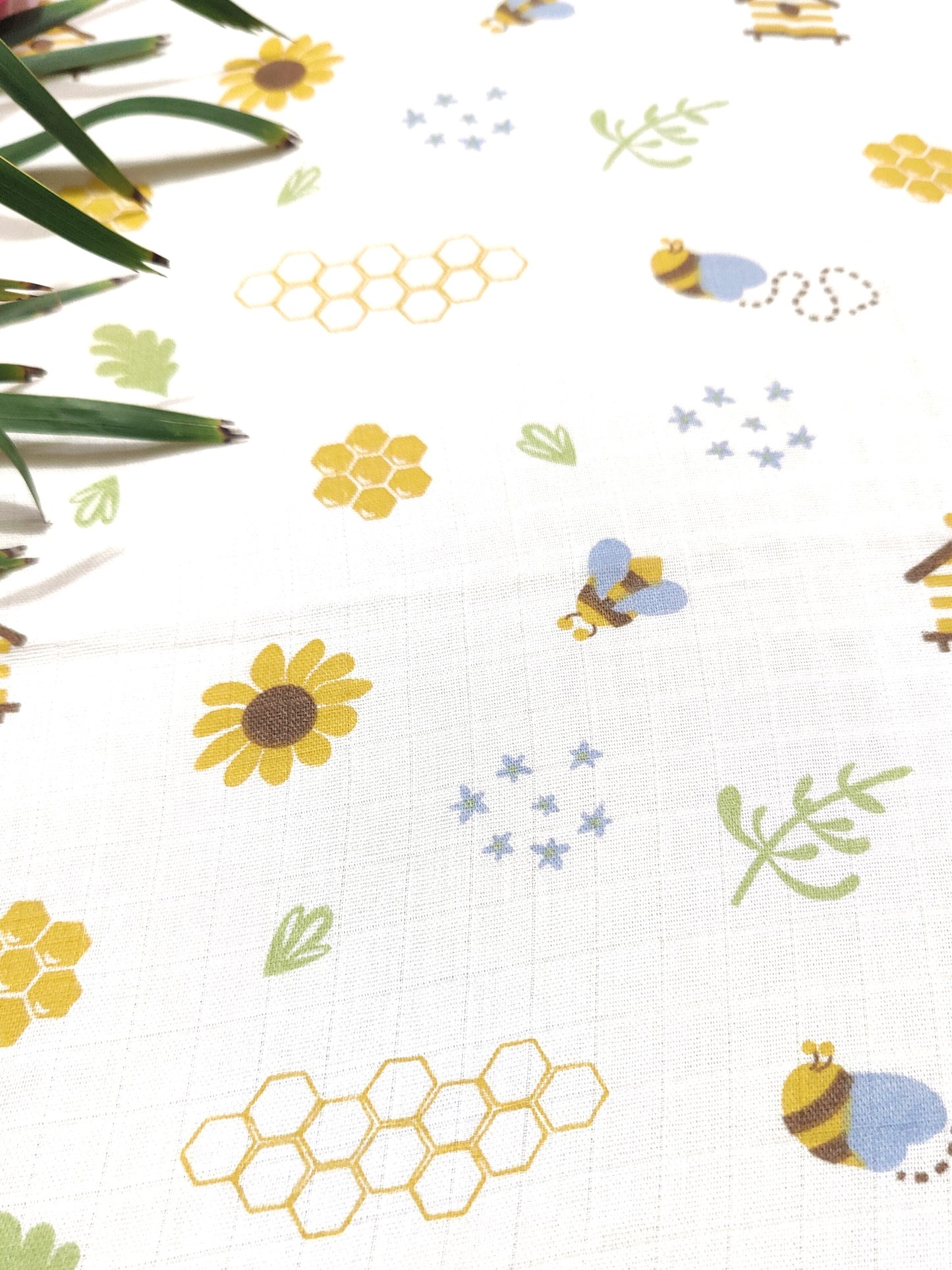 Honeybee Garden Print | Soft Organic Muslin Swaddle – Velvetyko